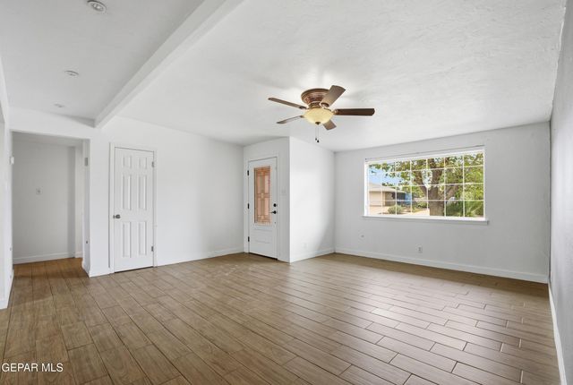 10217 SINGAPORE Avenue, El Paso, TX 79925