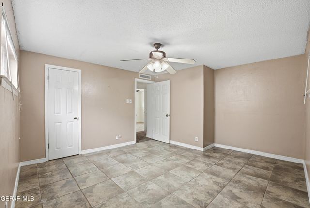 10217 SINGAPORE Avenue, El Paso, TX 79925