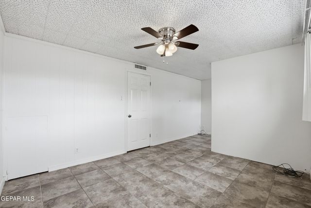 10217 SINGAPORE Avenue, El Paso, TX 79925