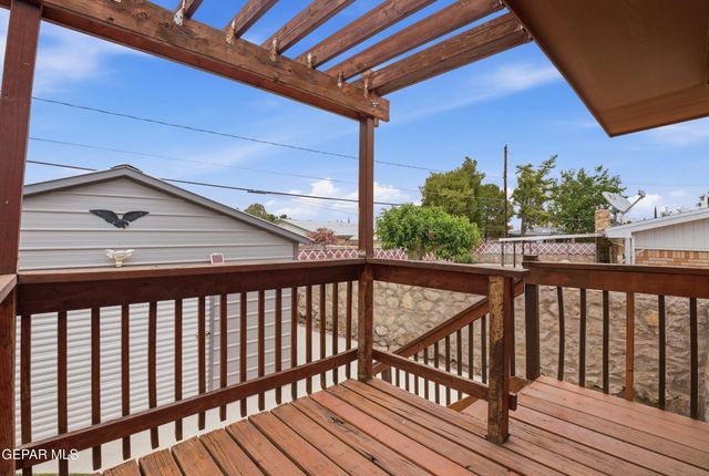 10217 SINGAPORE Avenue, El Paso, TX 79925