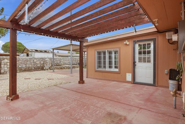 10217 SINGAPORE Avenue, El Paso, TX 79925