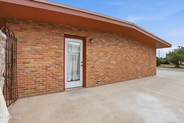 10217 SINGAPORE Avenue, El Paso, TX 79925