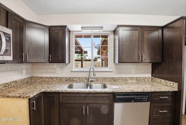 10217 SINGAPORE Avenue, El Paso, TX 79925