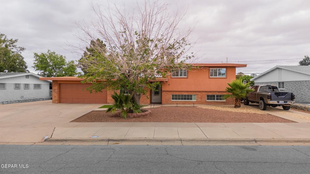 10217 SINGAPORE Avenue, El Paso, TX 79925