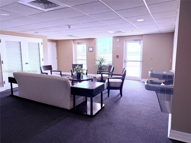 900 SW 8th St 604, Miami, FL 33130