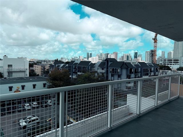 900 SW 8th St 604, Miami, FL 33130