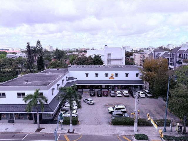 900 SW 8th St 604, Miami, FL 33130