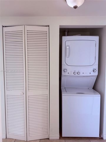 900 SW 8th St 604, Miami, FL 33130