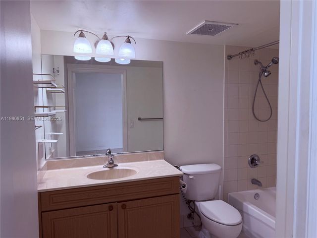 900 SW 8th St 604, Miami, FL 33130