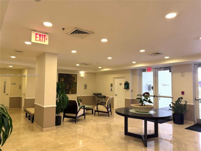 900 SW 8th St 604, Miami, FL 33130