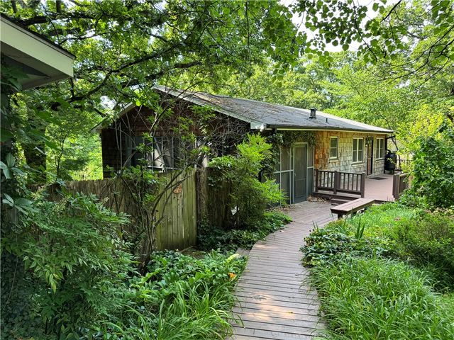 1111 Valley View Drive, Fayetteville, AR 72701