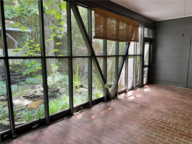 1111 Valley View Drive, Fayetteville, AR 72701