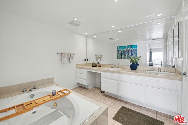 1250 Amherst Avenue 302, Los Angeles, CA 90025