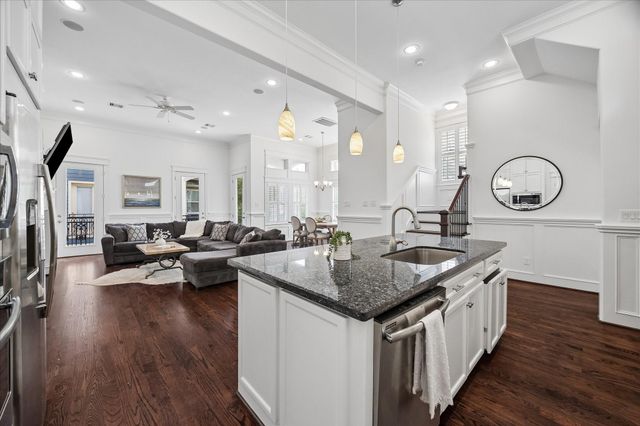 621 Rutland Street D, Houston, TX 77007