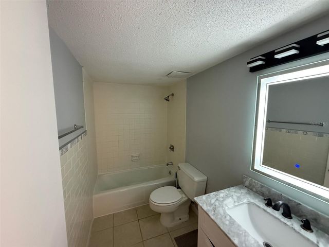 586 BAHIA CIRCLE B, Ocala, FL 34472