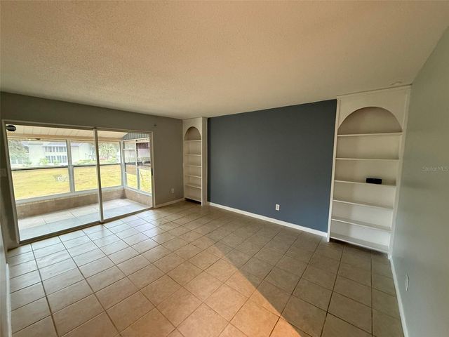 586 BAHIA CIRCLE B, Ocala, FL 34472