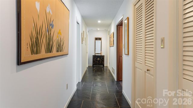 12 Stuyvesant Crescent, Asheville, NC 28803