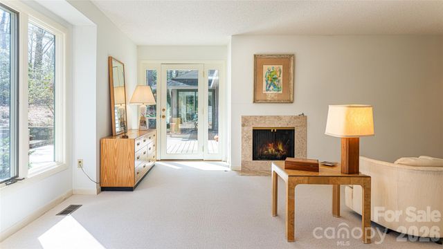 12 Stuyvesant Crescent, Asheville, NC 28803