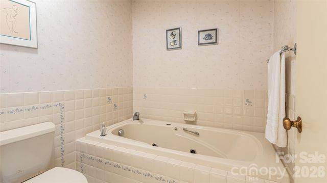12 Stuyvesant Crescent, Asheville, NC 28803