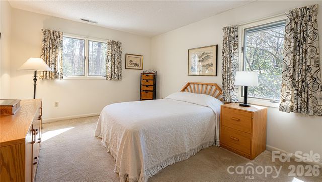 12 Stuyvesant Crescent, Asheville, NC 28803