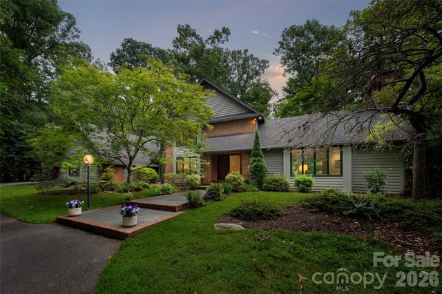 12 Stuyvesant Crescent, Asheville, NC 28803