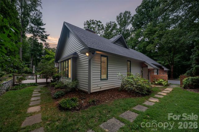 12 Stuyvesant Crescent, Asheville, NC 28803