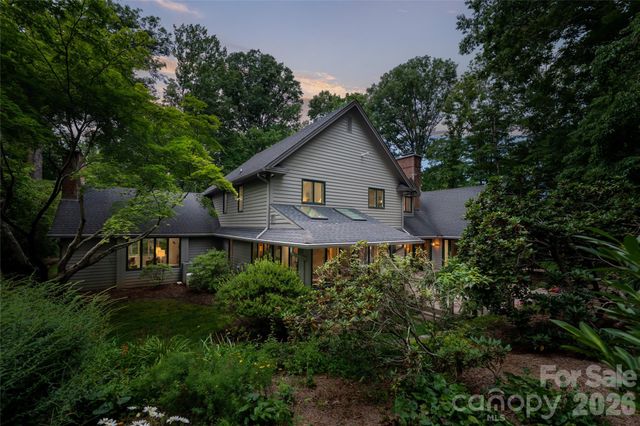 12 Stuyvesant Crescent, Asheville, NC 28803