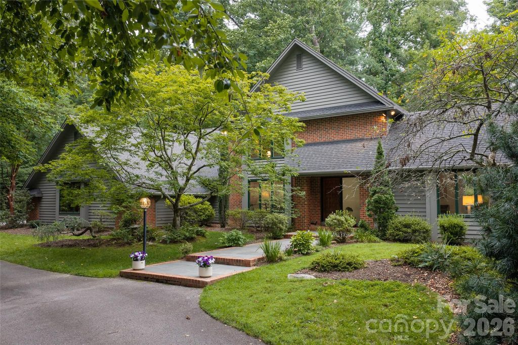 12 Stuyvesant Crescent, Asheville, NC 28803