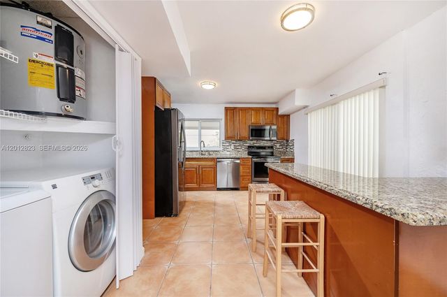 1007 NW 106th Ave Cir, Miami, FL 33172