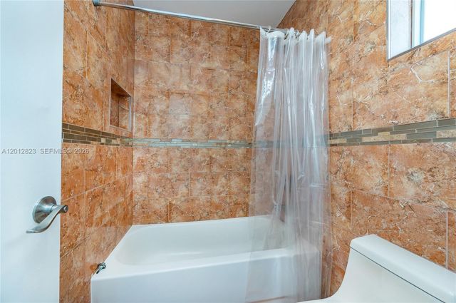 1007 NW 106th Ave Cir, Miami, FL 33172