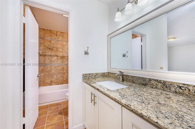 1007 NW 106th Ave Cir, Miami, FL 33172