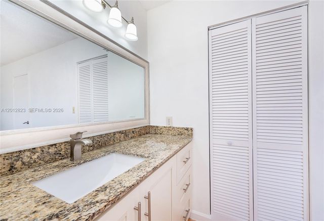 1007 NW 106th Ave Cir, Miami, FL 33172