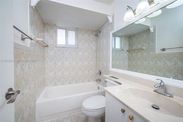 1007 NW 106th Ave Cir, Miami, FL 33172