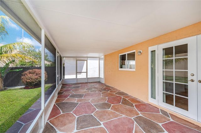 1007 NW 106th Ave Cir, Miami, FL 33172