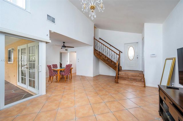 1007 NW 106th Ave Cir, Miami, FL 33172