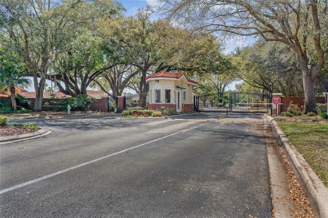 1045 LAKE BERKLEY DRIVE E, Kissimmee, FL 34746