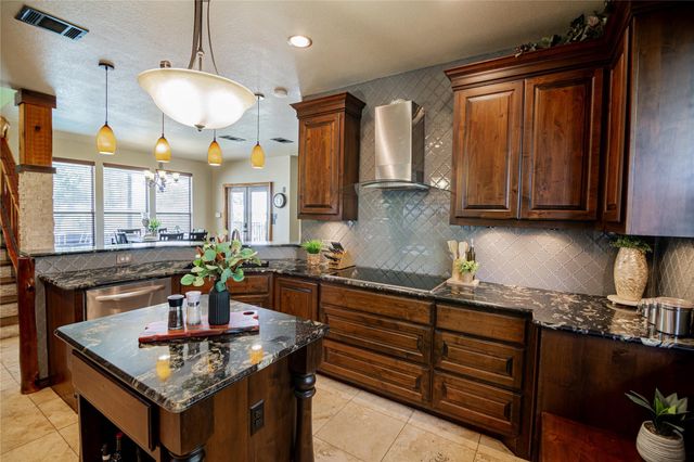 115 Mustang DR, Hutto, TX 78634