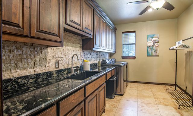 115 Mustang DR, Hutto, TX 78634