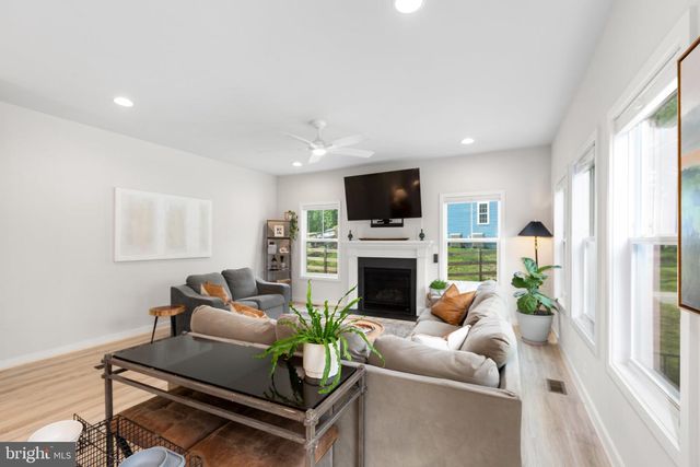 85 HOPEWELL DR, Fredericksburg, VA 22406