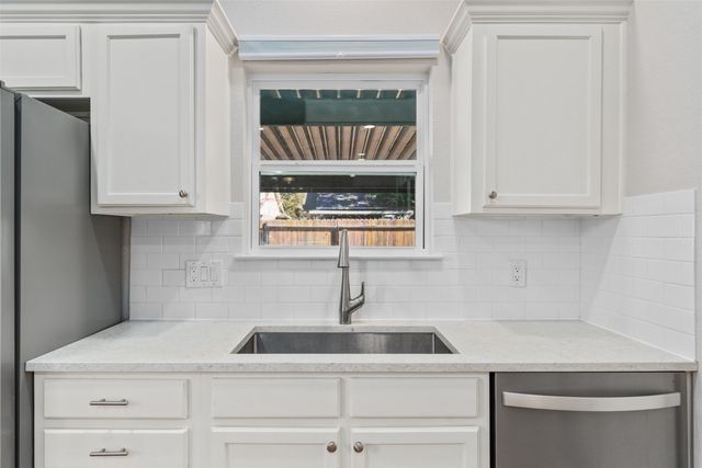 2906 Roxboro Road, Euless, TX 76039