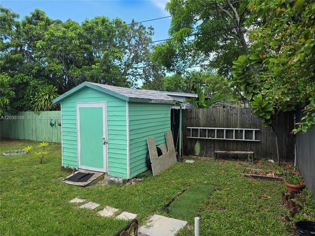10220 SW 164th St, Miami, FL 33157