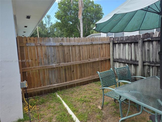 10220 SW 164th St, Miami, FL 33157