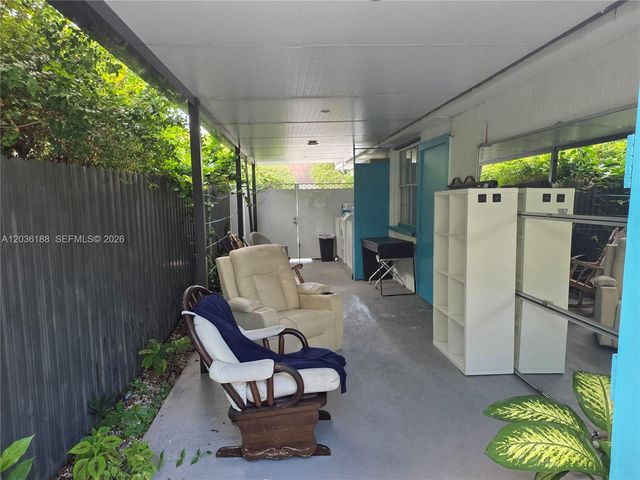10220 SW 164th St, Miami, FL 33157