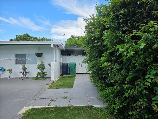 10220 SW 164th St, Miami, FL 33157