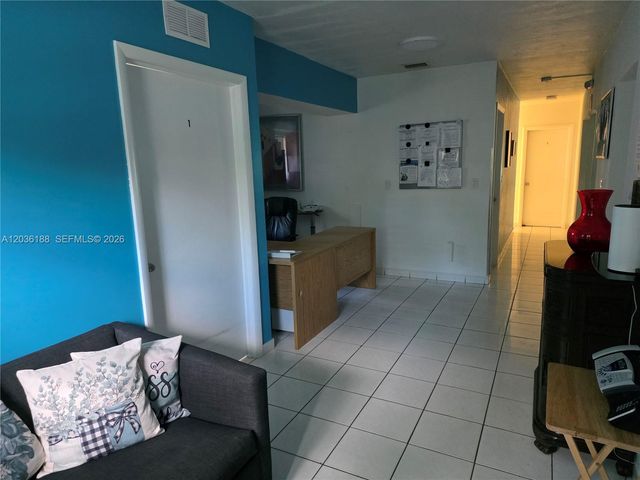 10220 SW 164th St, Miami, FL 33157