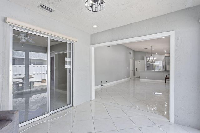 8621 Jasmine Way, Boca Raton, FL 33496