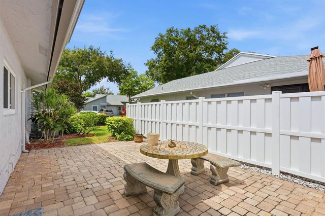 8621 Jasmine Way, Boca Raton, FL 33496