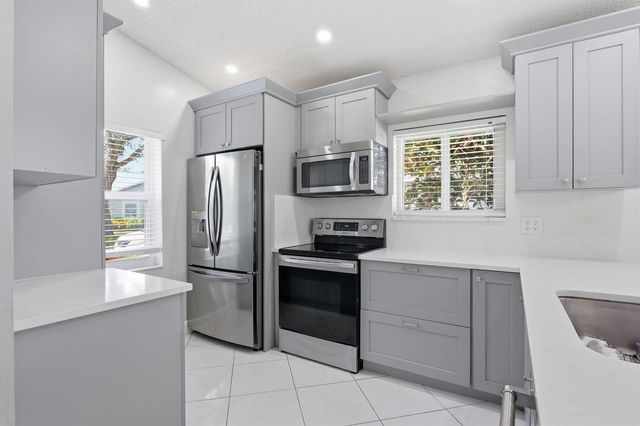 8621 Jasmine Way, Boca Raton, FL 33496