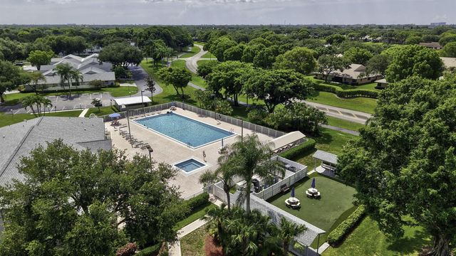 8621 Jasmine Way, Boca Raton, FL 33496