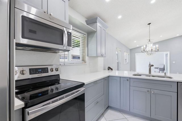 8621 Jasmine Way, Boca Raton, FL 33496